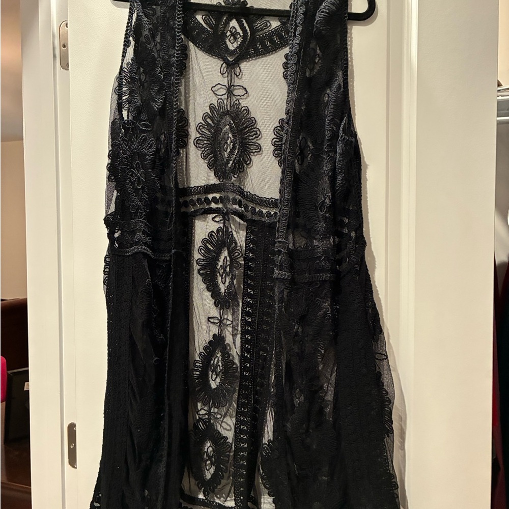 Elegant Black Lace Vest, Womens 18W plus Cato fashions - Picture 2 of 5